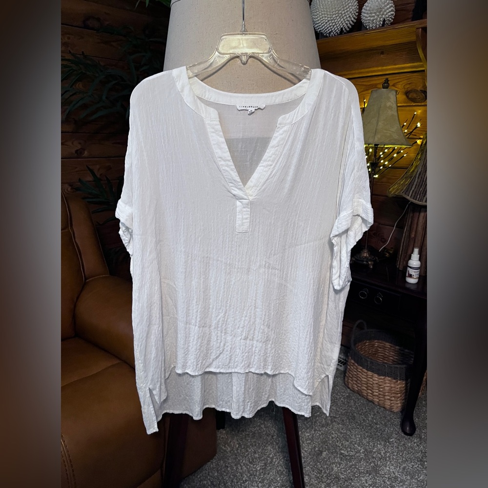 Jane Delancey 3x(58”B x 30/35”L)White V-Neck Textured High-Low Tunic Topper